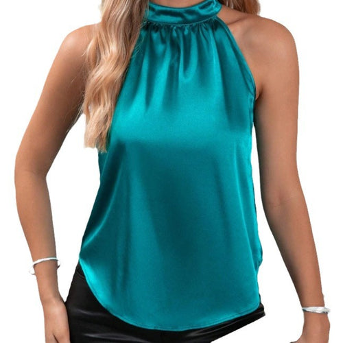 Elevan cualquier look al instante. Esta blusa de satén con cuello halter y caída fluida combina sofisticación y frescura en una sola prenda. Diseñada sin mangas y con una textura satinada suave de acabado brillante, es la pieza perfecta para pasar de una